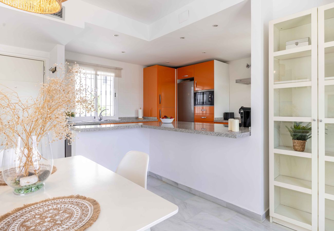 Apartment in Marbella - Lovely Penthouse! Walk only 20min to Puerto Banús