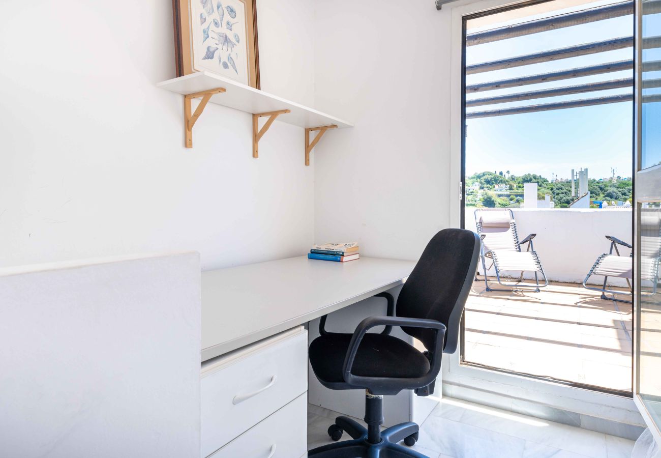 Apartment in Marbella - Lovely Penthouse! Walk only 20min to Puerto Banús