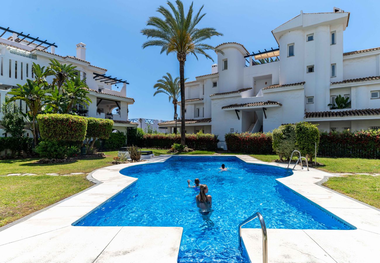 Apartment in Marbella - Lovely Penthouse! Walk only 20min to Puerto Banús