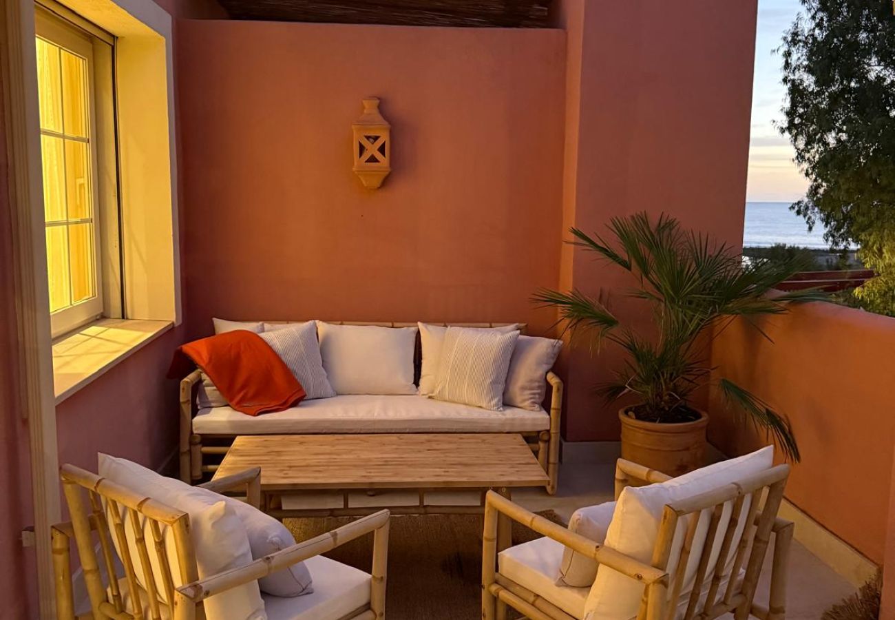 Villa in Marbella - Beach Villa with easy walk to Puerto Banús and Restaurants