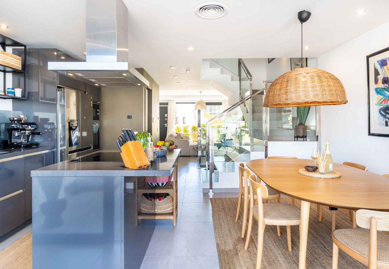 Terraced House in Fuengirola -  Modern Luxury Townhouse, only 10min walk to Fuengirola beach and Town