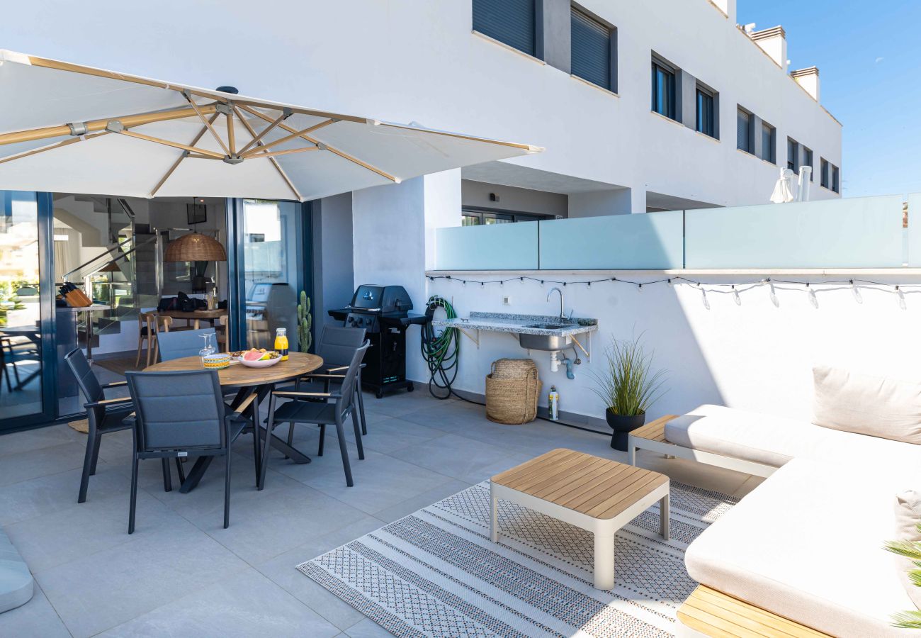 Terraced House in Fuengirola -  Modern Luxury Townhouse, only 10min walk to Fuengirola beach and Town