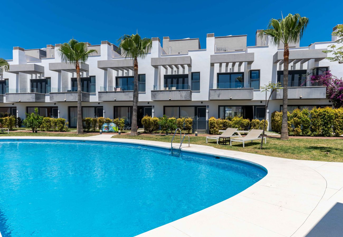 Terraced House in Fuengirola -  Modern Luxury Townhouse, only 10min walk to Fuengirola beach and Town