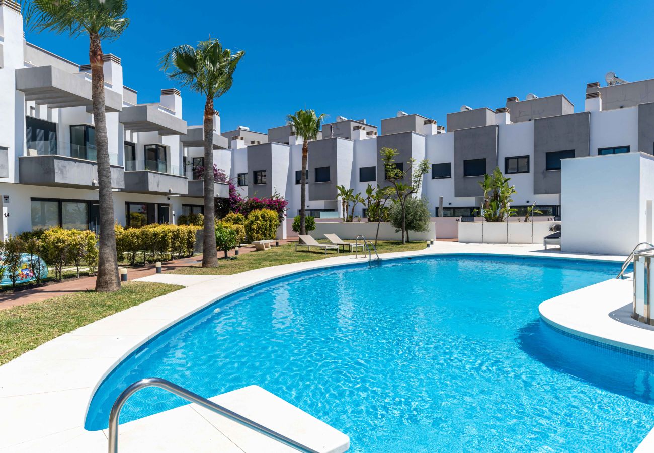 Terraced House in Fuengirola -  Modern Luxury Townhouse, only 10min walk to Fuengirola beach and Town