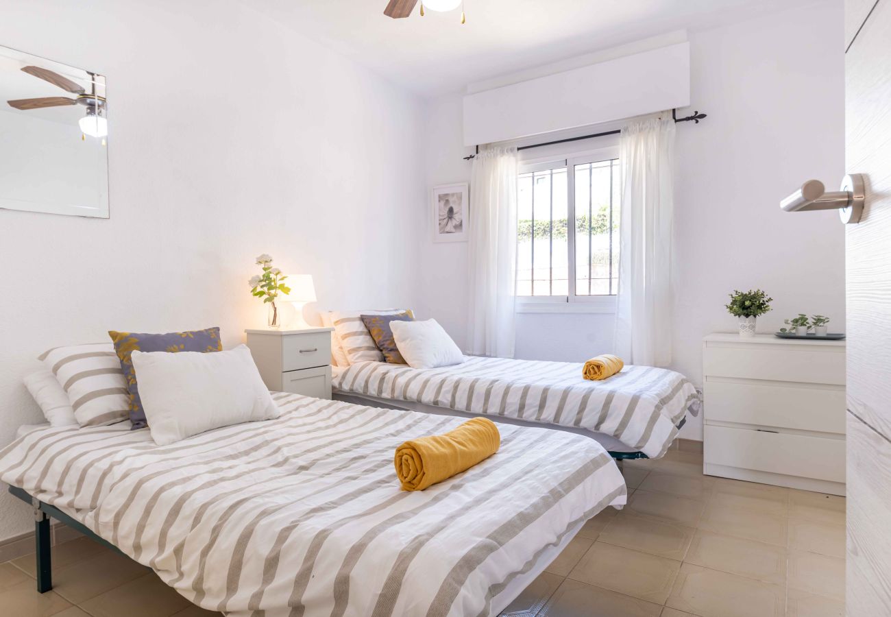 Apartment in Mijas Costa - Easy walk to lovely Beach, Restaurants and La Cala de Mijas Town