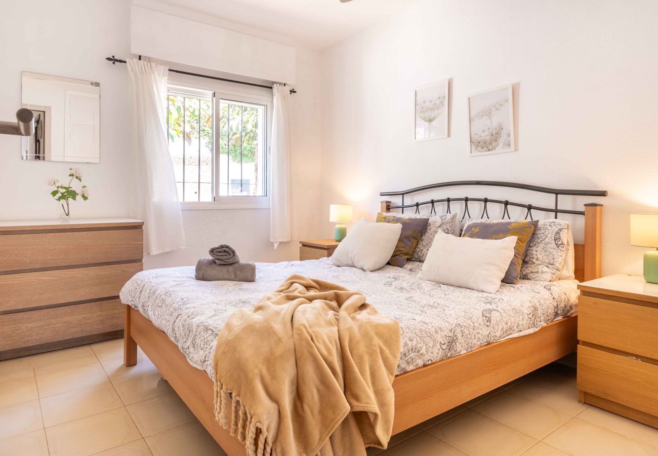 Apartment in Mijas Costa - Easy walk to lovely Beach, Restaurants and La Cala de Mijas Town