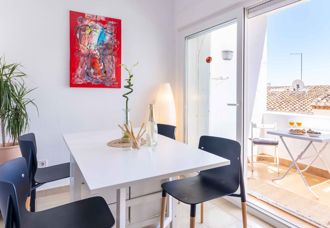 Apartment in Mijas Costa - Easy walk to lovely Beach, Restaurants and La Cala de Mijas Town