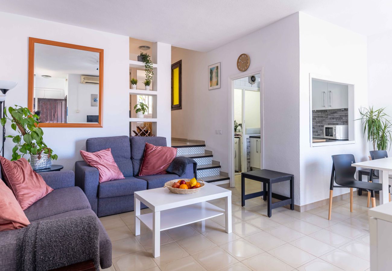 Apartment in Mijas Costa - Easy walk to lovely Beach, Restaurants and La Cala de Mijas Town