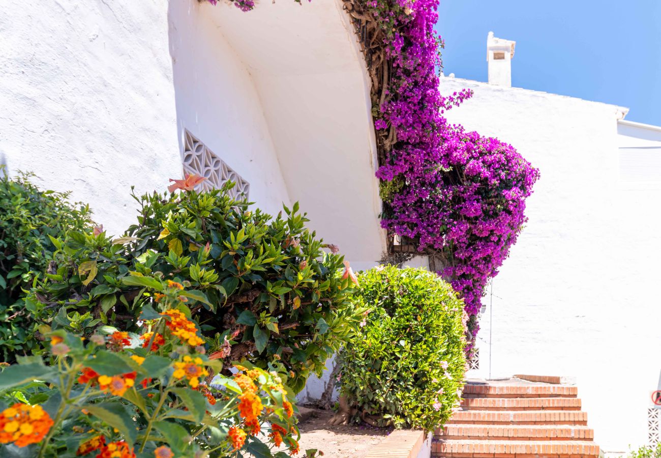 Apartment in Mijas Costa - Easy walk to lovely Beach, Restaurants and La Cala de Mijas Town