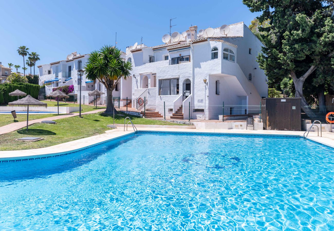 Apartment in Mijas Costa - Easy walk to lovely Beach, Restaurants and La Cala de Mijas Town