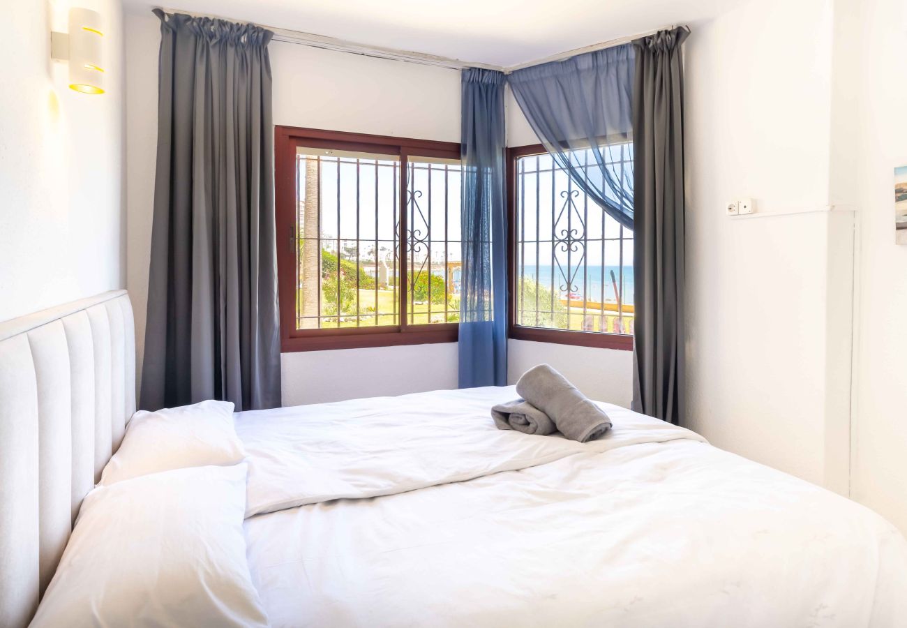 Apartment in Mijas Costa - Fantastic Beachfront Apartment 