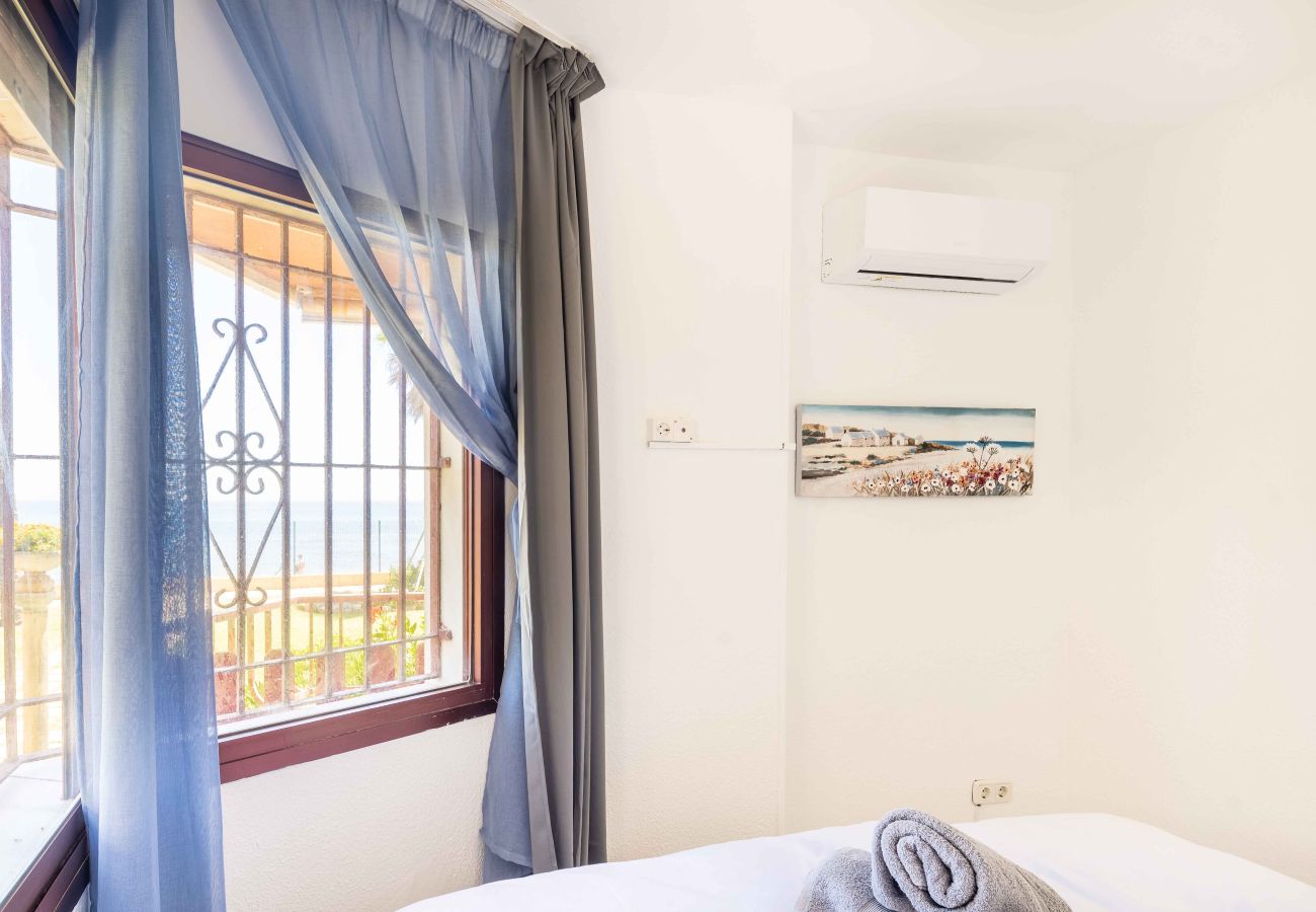 Apartment in Mijas Costa - Fantastic Beachfront Apartment 