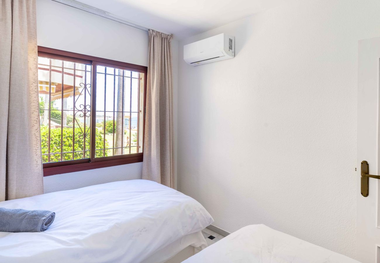 Apartment in Mijas Costa - Fantastic Beachfront Apartment 