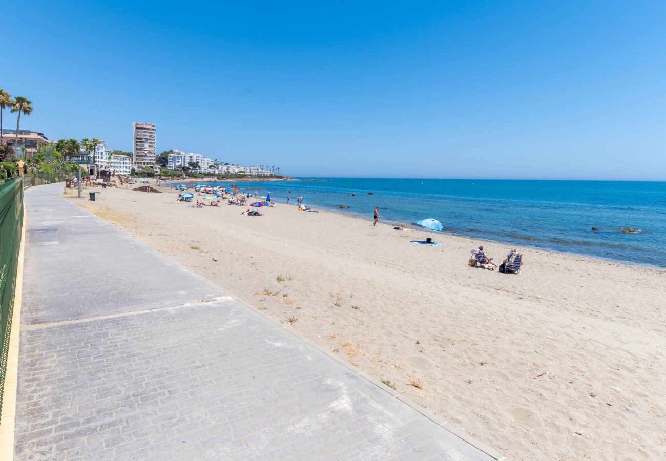Apartment in Mijas Costa - Fantastic Beachfront Apartment 