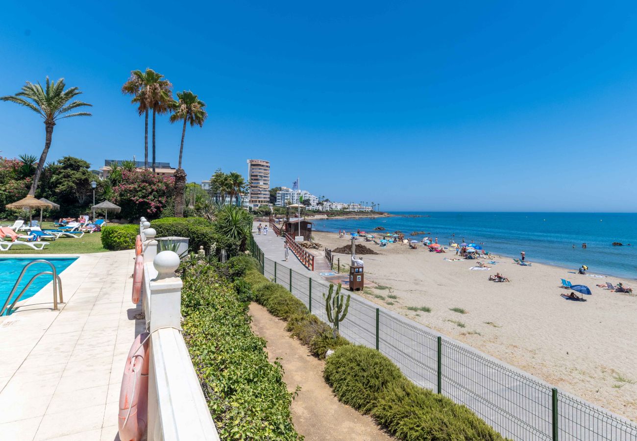 Apartment in Mijas Costa - Fantastic Beachfront Apartment 