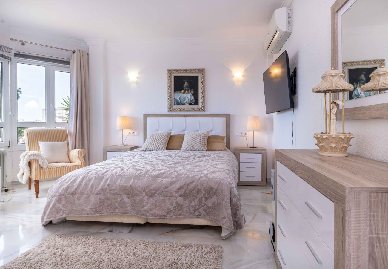 Apartment in Mijas Costa - Incredible Sea Views with short walk to Restaurants, Golf and Gym