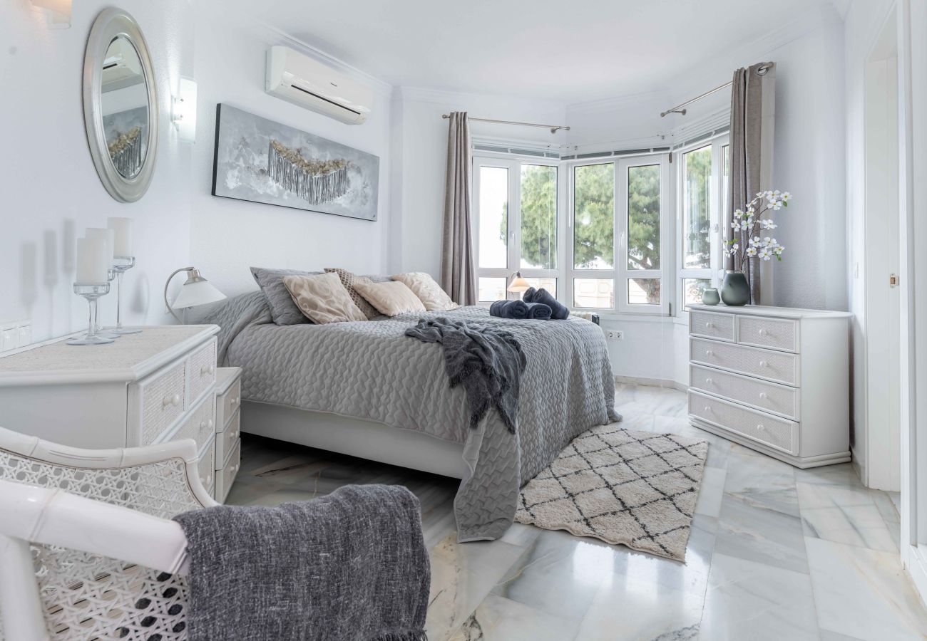 Apartment in Mijas Costa - Incredible Sea Views with short walk to Restaurants, Golf and Gym