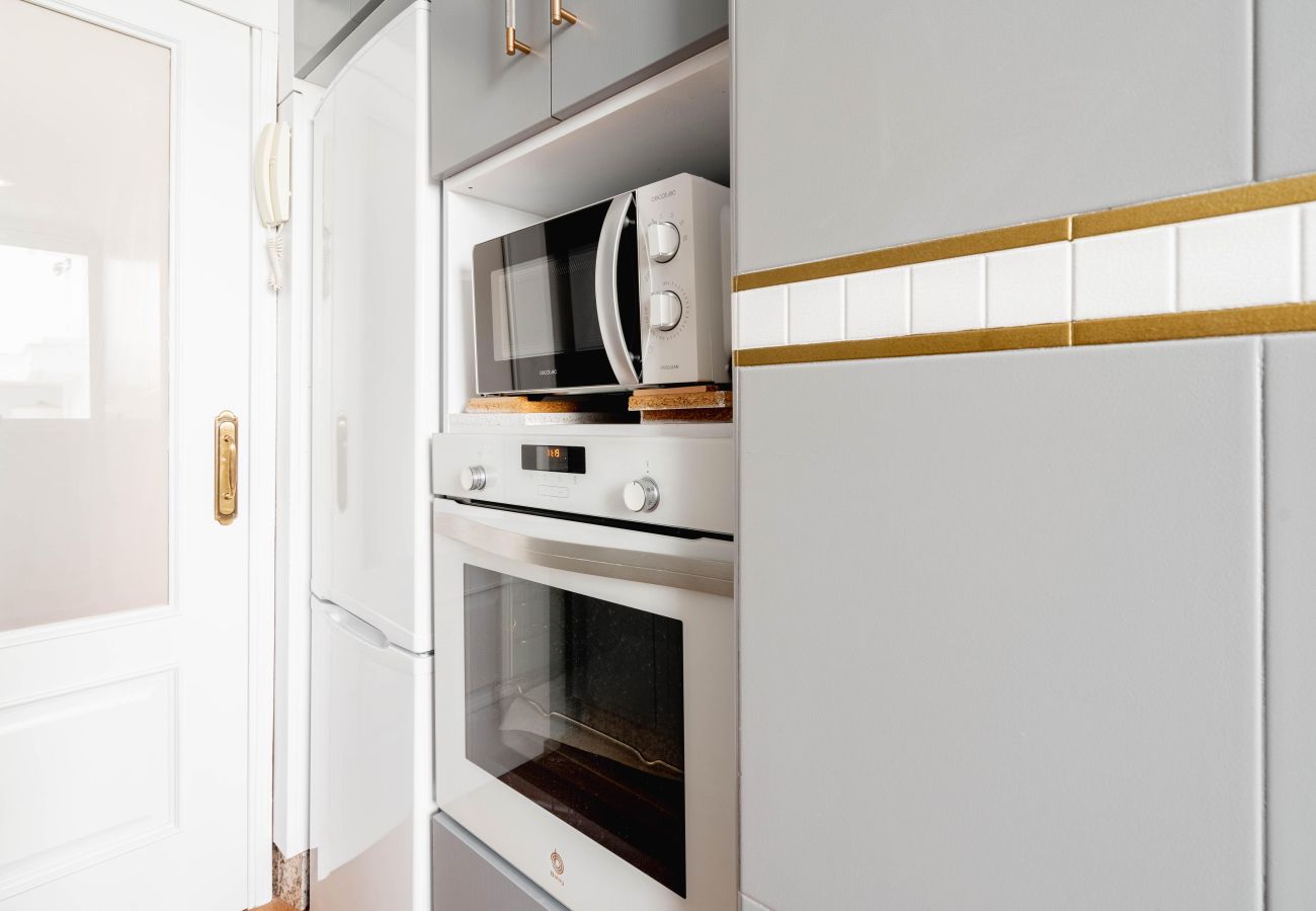 Apartment in Estepona - Modern City apartment with easy walk to Orchid park, Beach and Town