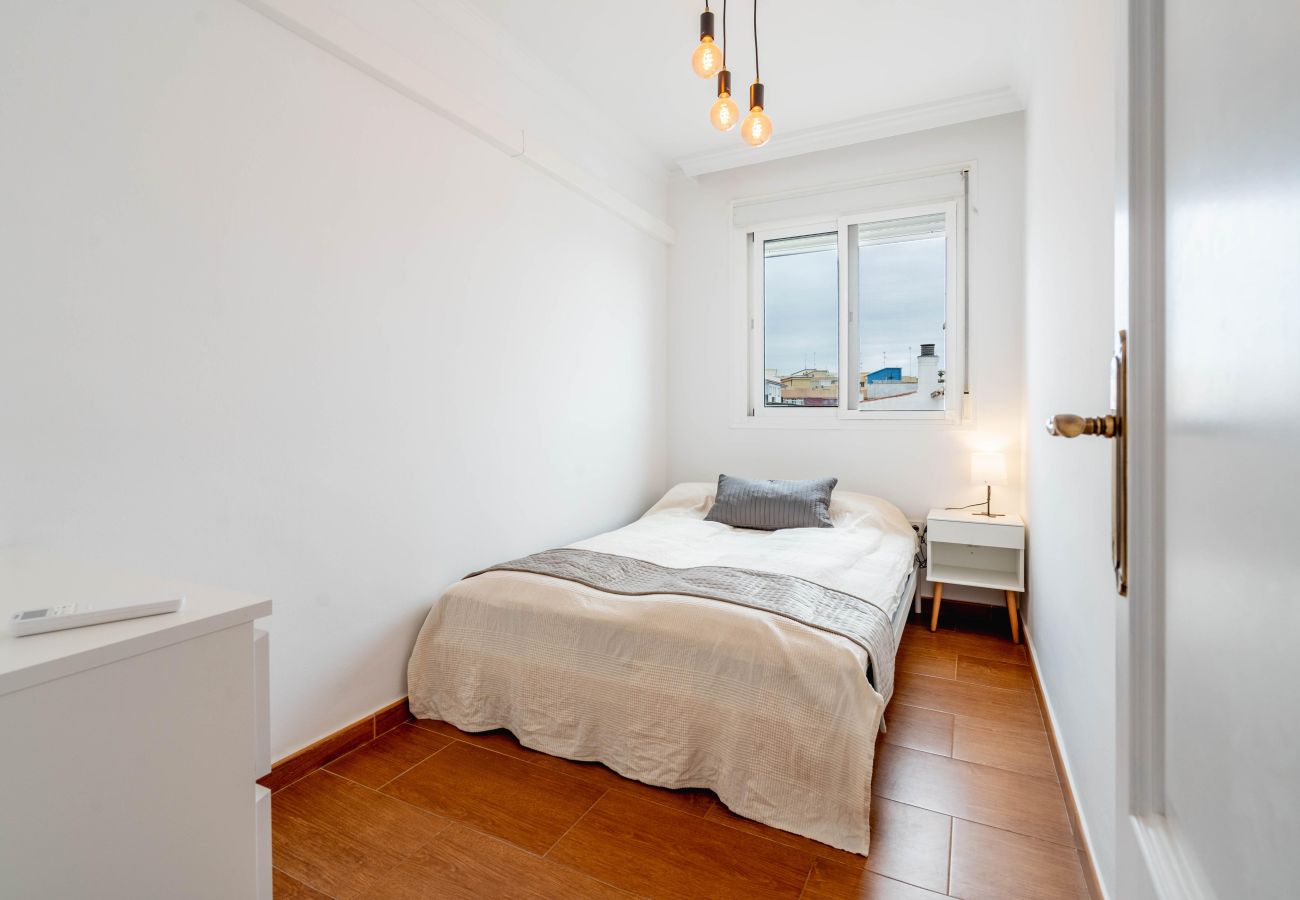 Apartment in Estepona - Modern City apartment with easy walk to Orchid park, Beach and Town