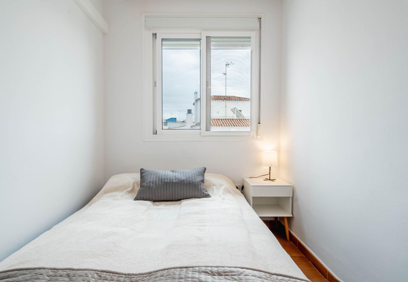 Apartment in Estepona - Modern City apartment with easy walk to Orchid park, Beach and Town