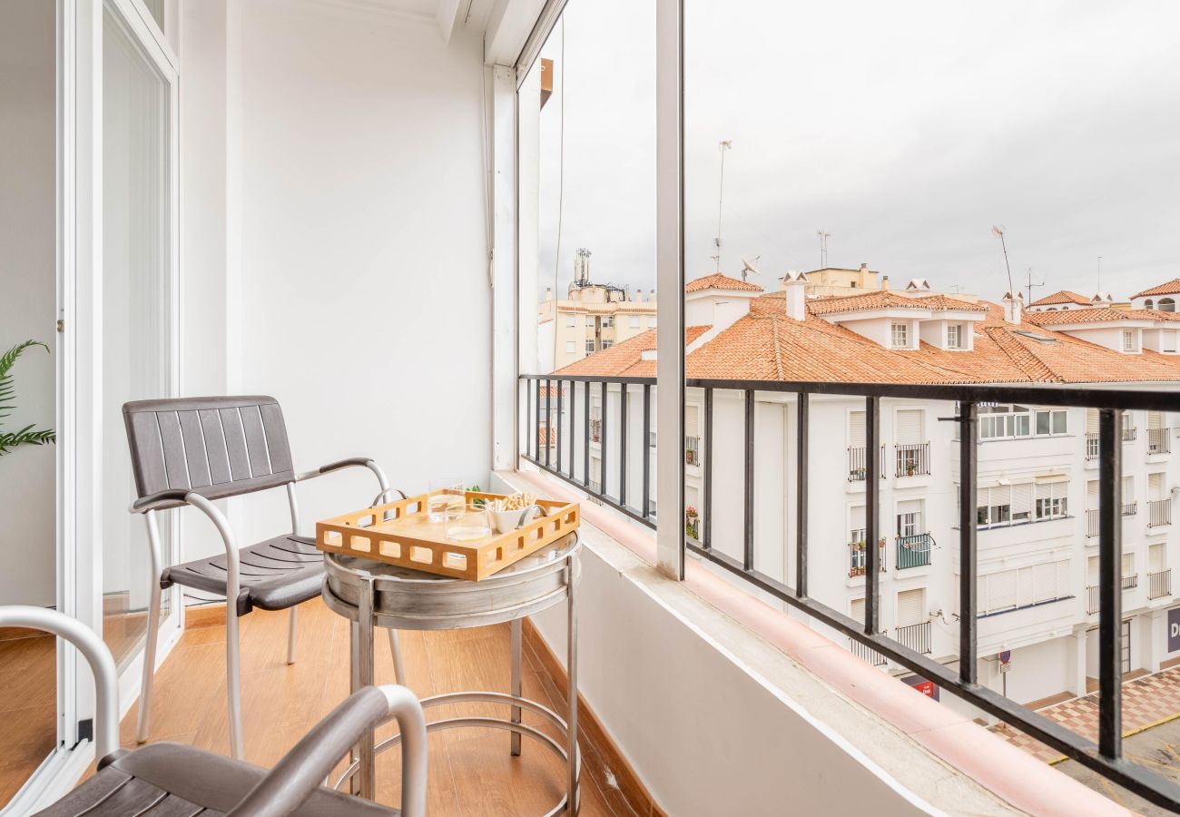 Apartment in Estepona - Modern City apartment with easy walk to Orchid park, Beach and Town