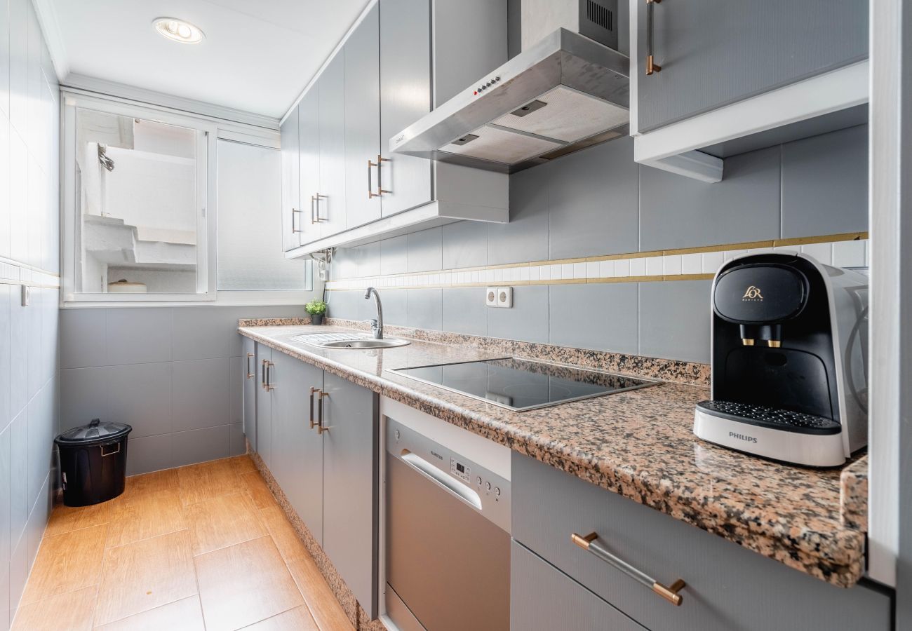 Apartment in Estepona - Modern City apartment with easy walk to Orchid park, Beach and Town