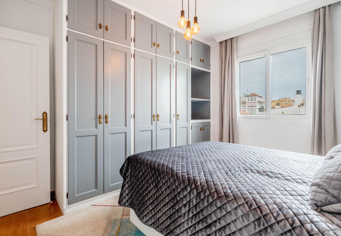 Apartment in Estepona - Modern City apartment with easy walk to Orchid park, Beach and Town