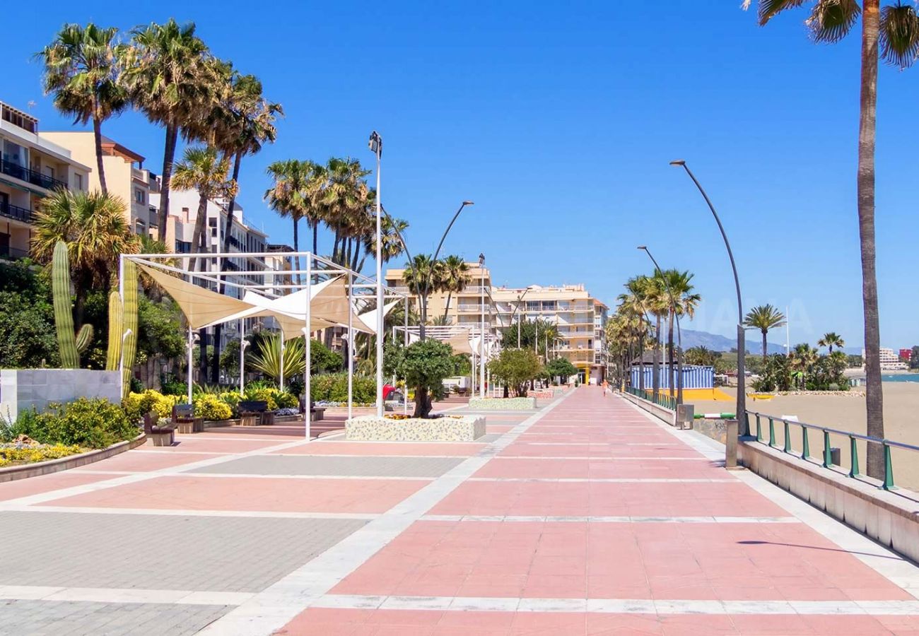 Apartment in Estepona - Modern City apartment with easy walk to Orchid park, Beach and Town