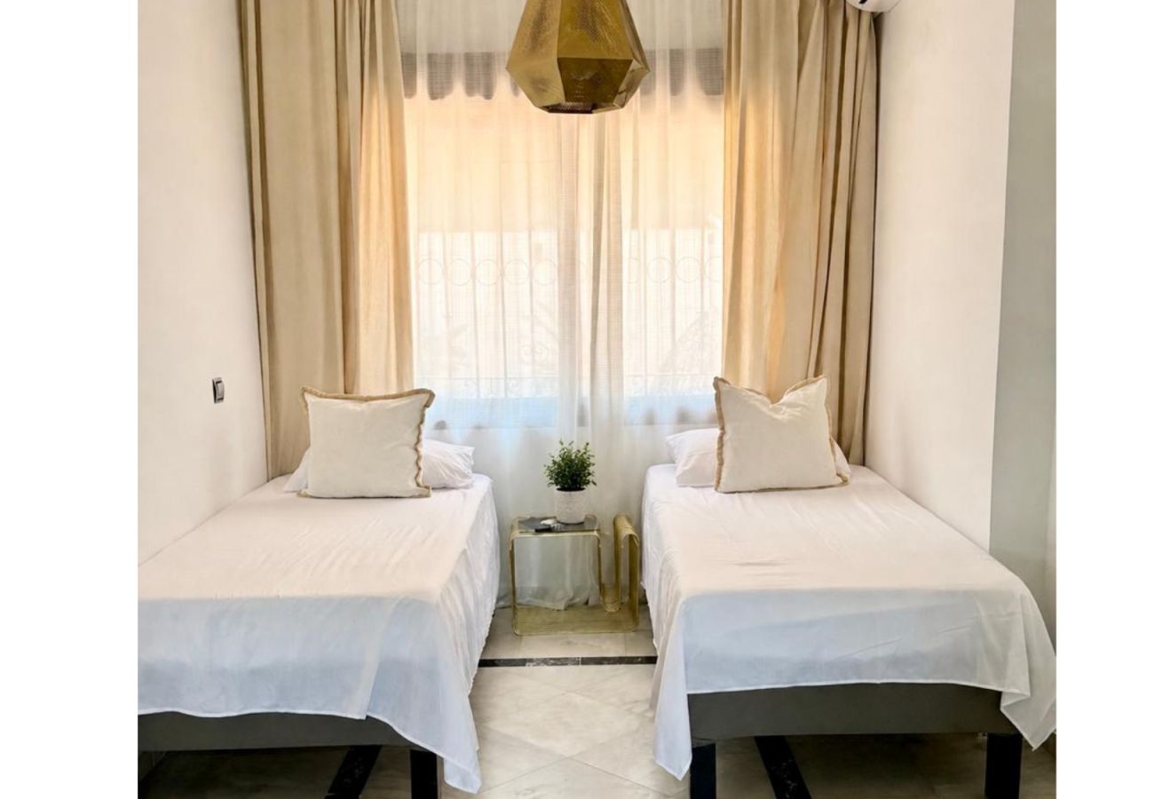 Villa in Marbella - Only 20min walk to Trocadero Beach and Restaurant. 5min drive to Marbella Centro 
