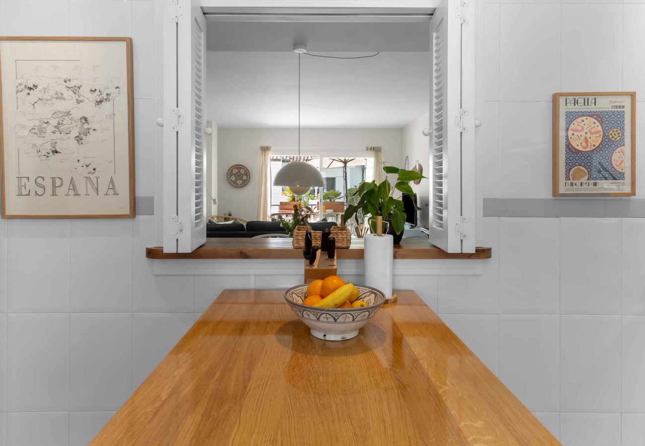 Apartment in Estepona - Charming penthouse with access to 5 pools, including 1 heated pool, just a short walk from the beach