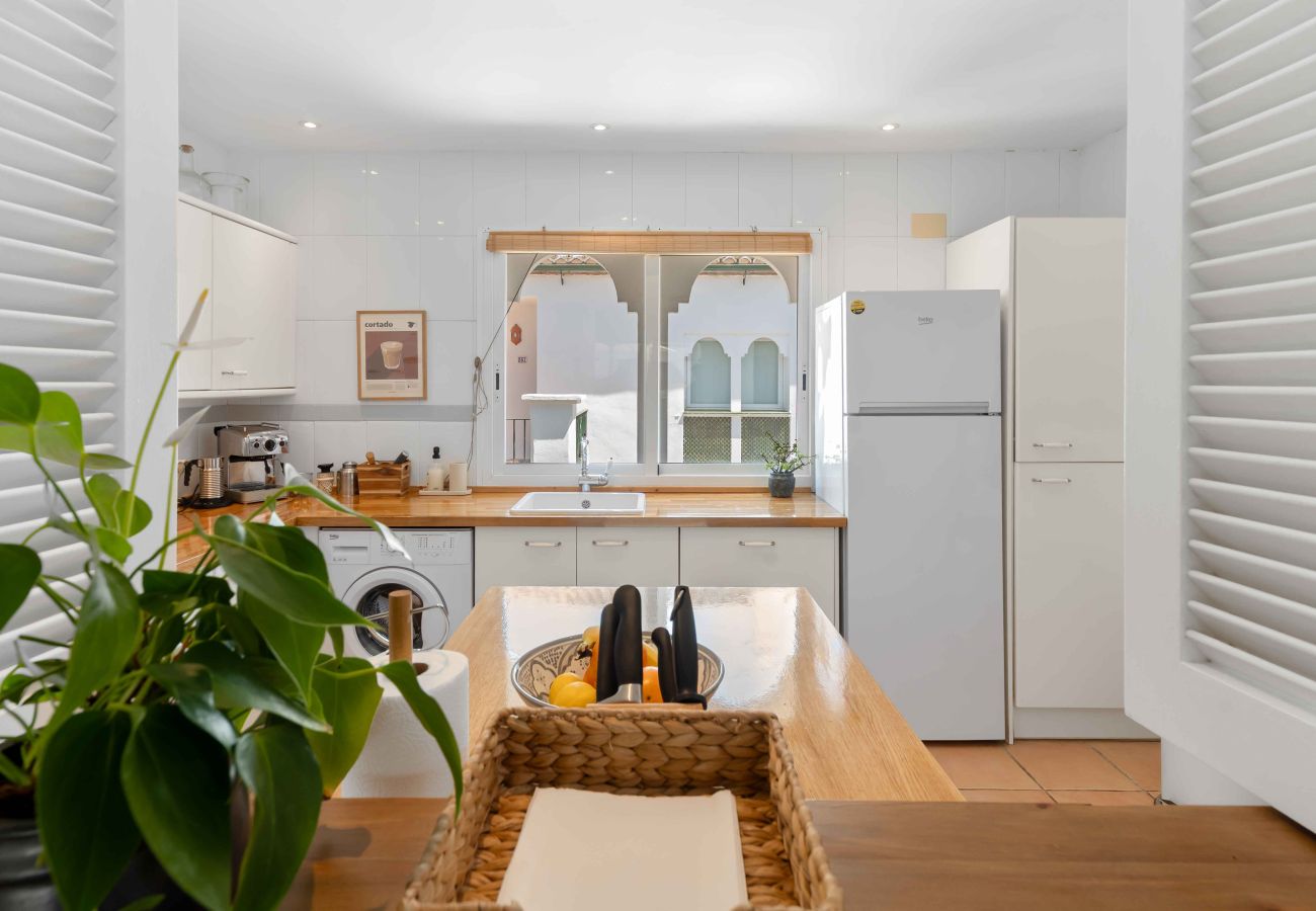 Apartment in Estepona - Charming penthouse with access to 5 pools, including 1 heated pool, just a short walk from the beach