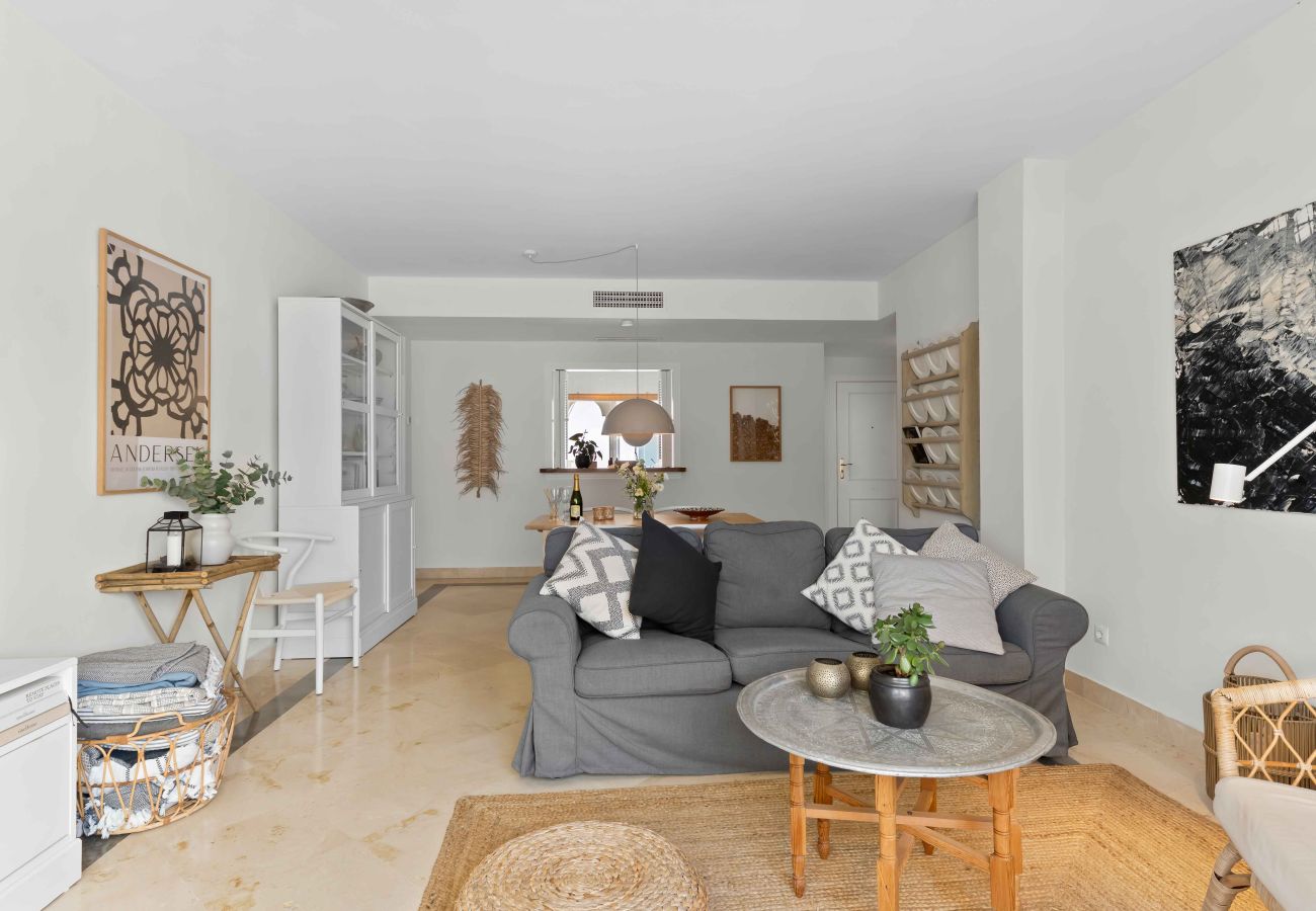 Apartment in Estepona - Charming penthouse with access to 5 pools, including 1 heated pool, just a short walk from the beach