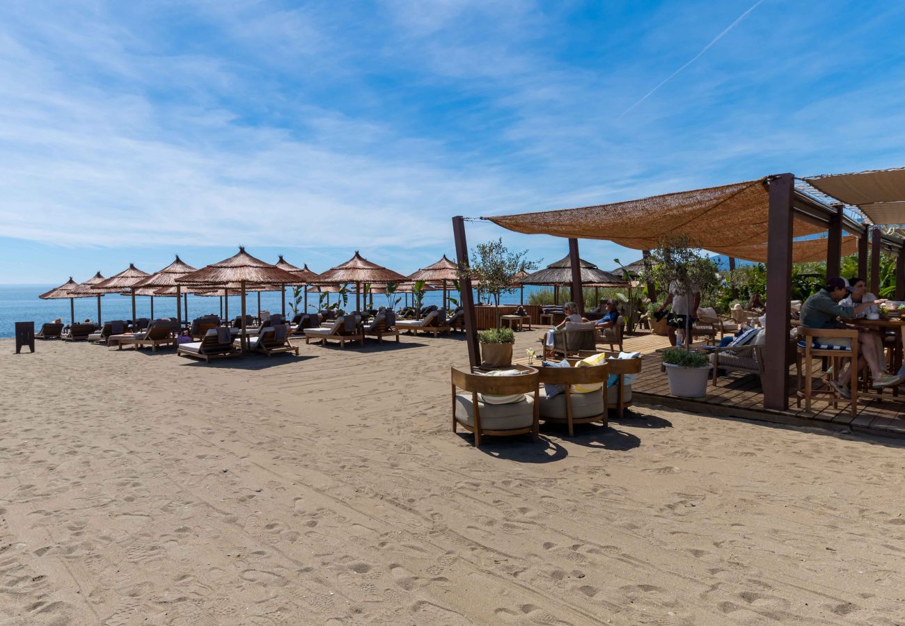 Apartment in Estepona - Charming penthouse with access to 5 pools, including 1 heated pool, just a short walk from the beach