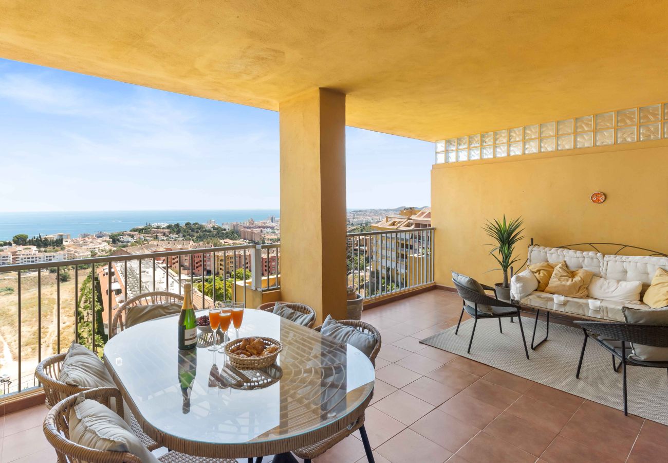 Apartment in Fuengirola -  Magical Sea views, pool, gym, padel - close to town and beach