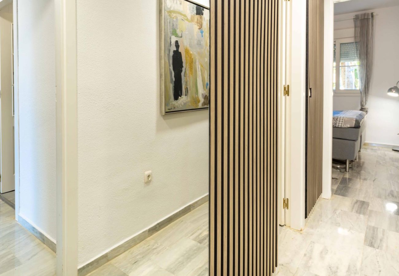 Apartment in Marbella - Stylish Modern Holiday home. Easy Walk to Cabopino Beach & Marina