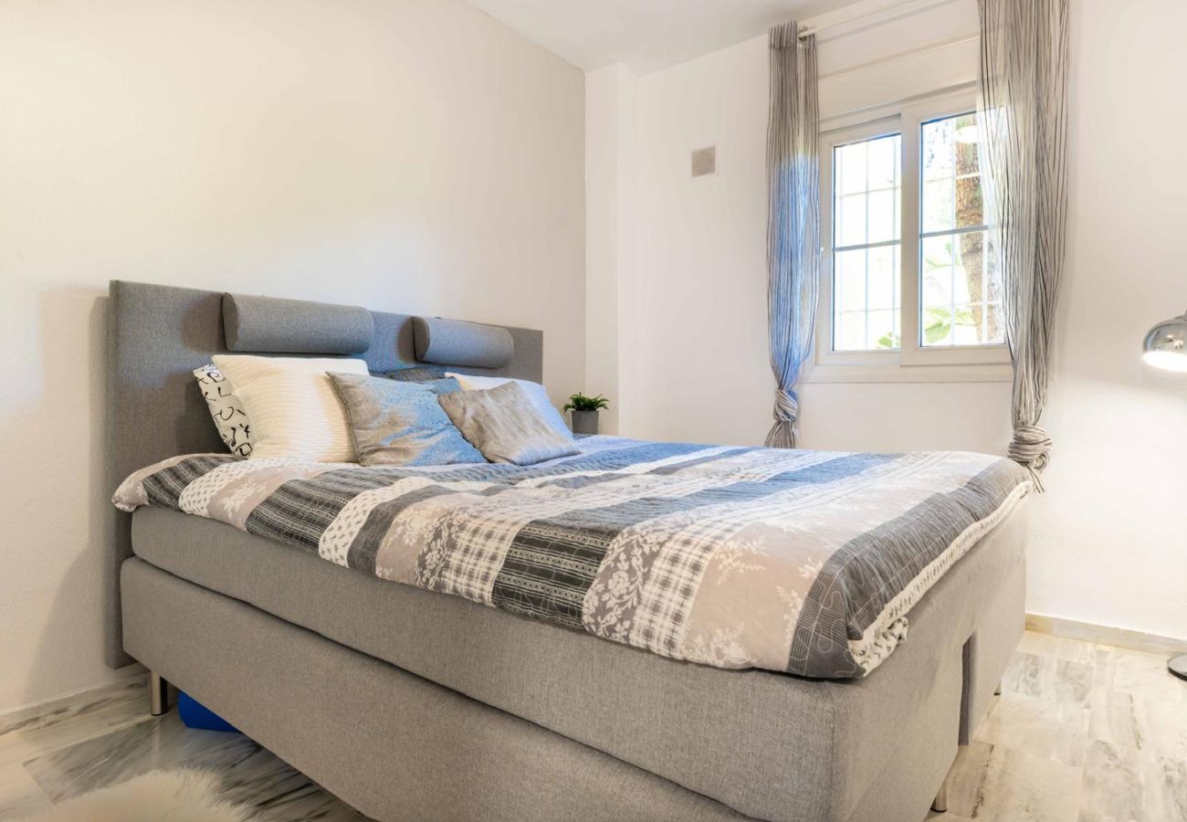 Apartment in Marbella - Stylish Modern Holiday home. Easy Walk to Cabopino Beach & Marina
