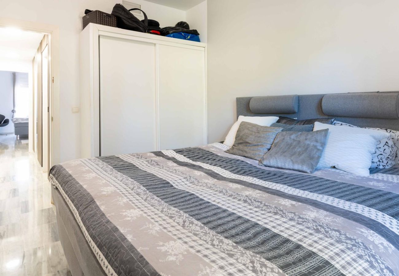Apartment in Marbella - Stylish Modern Holiday home. Easy Walk to Cabopino Beach & Marina