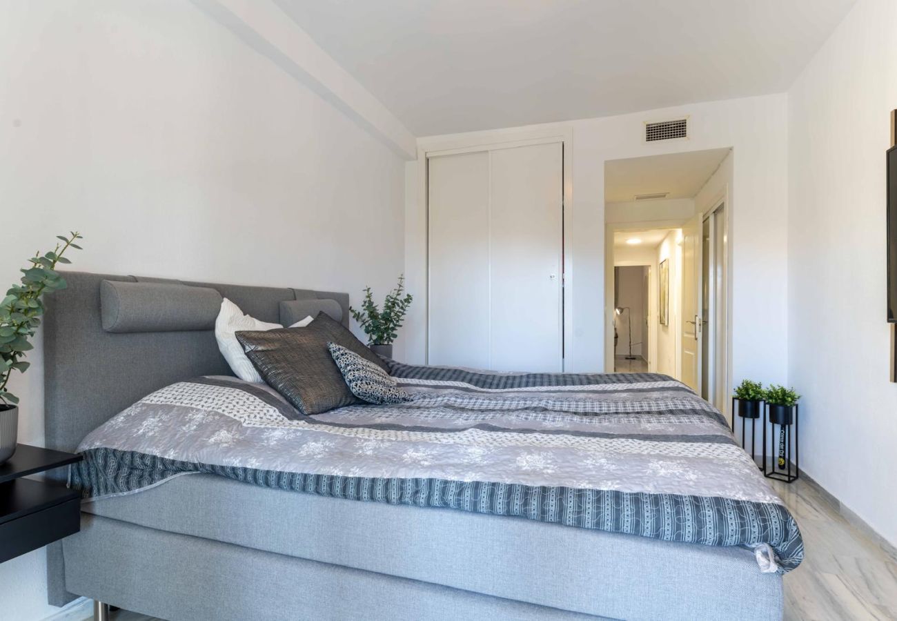 Apartment in Marbella - Stylish Modern Holiday home. Easy Walk to Cabopino Beach & Marina