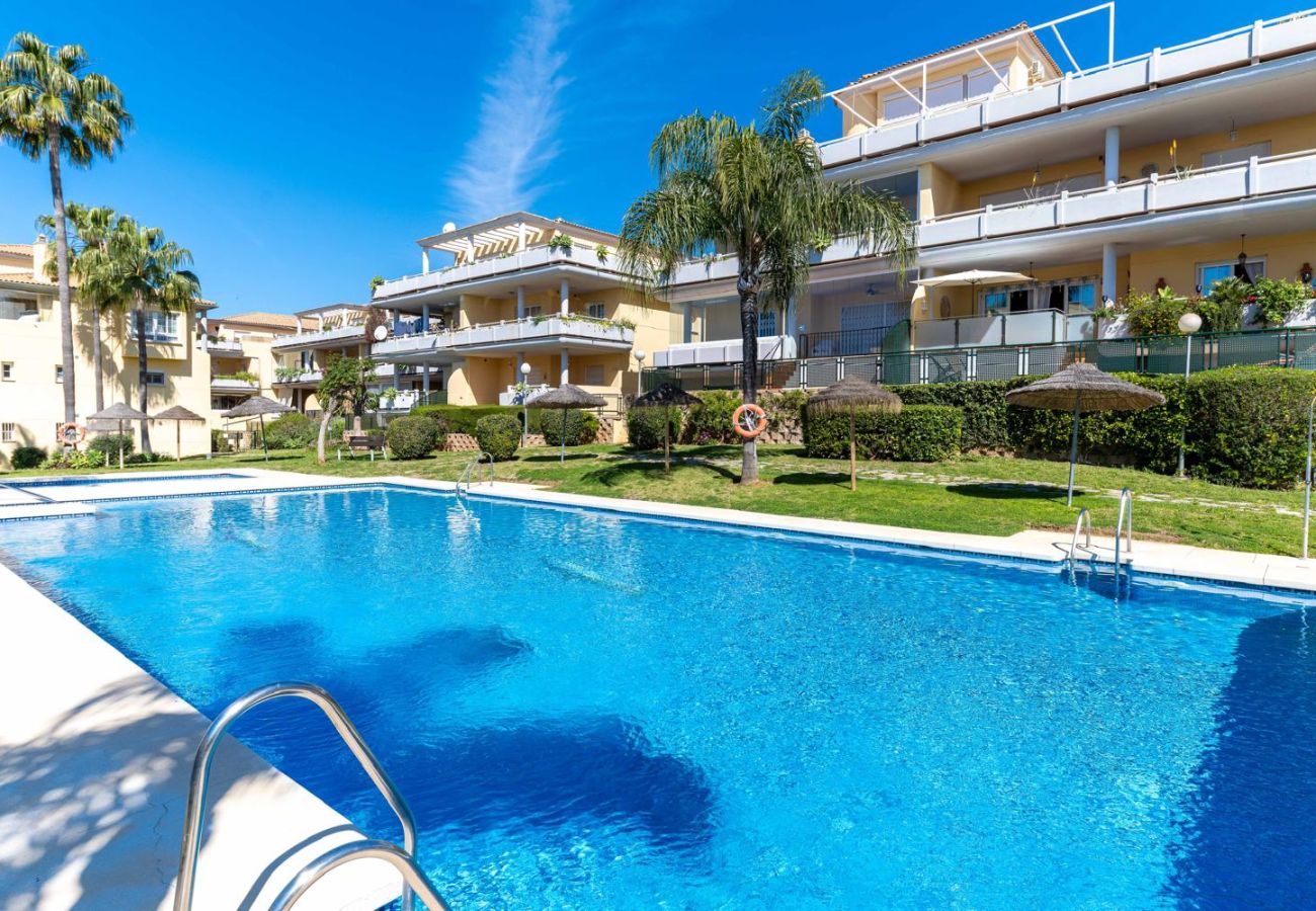 Apartment in Marbella - Stylish Modern Holiday home. Easy Walk to Cabopino Beach & Marina