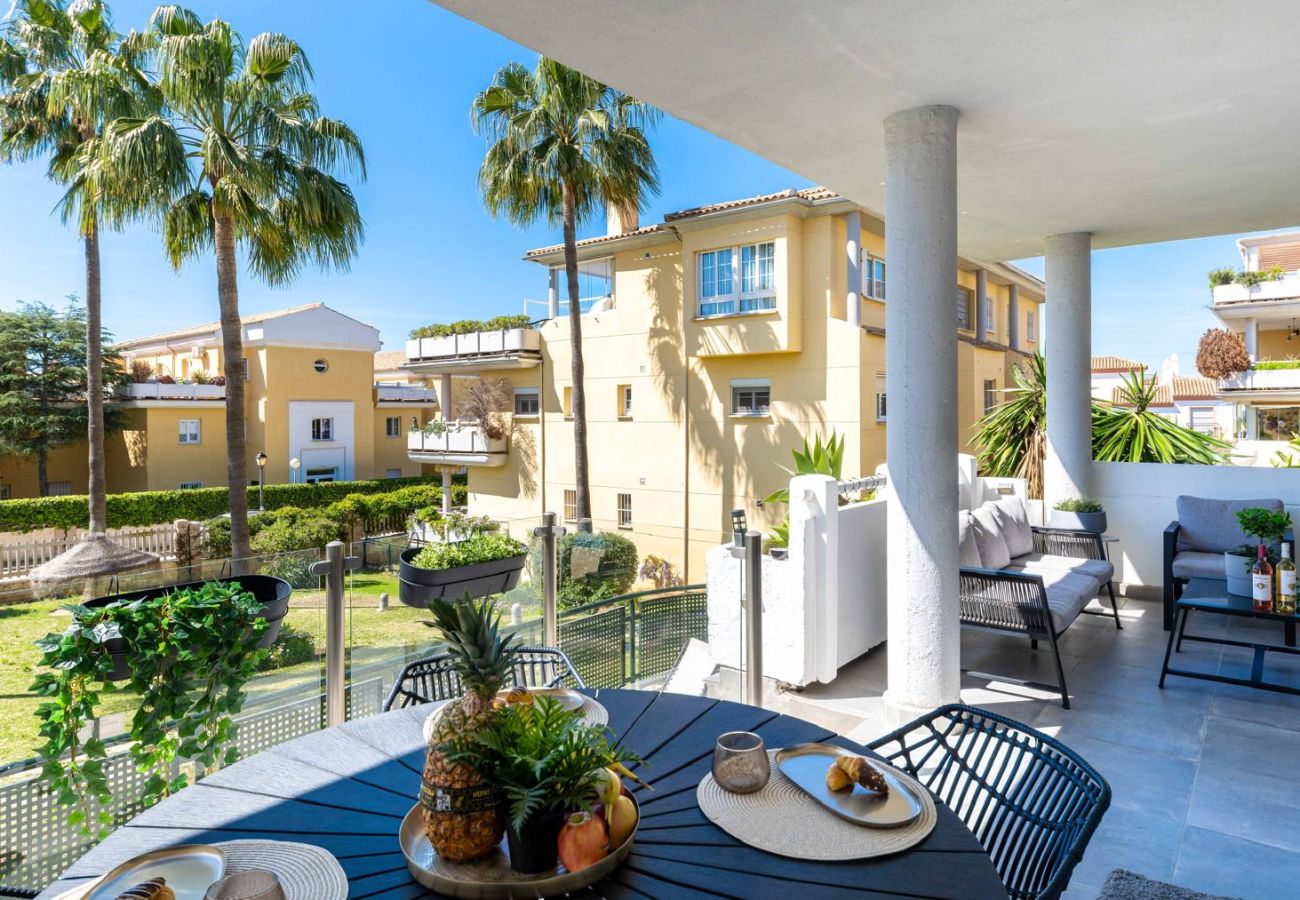 Apartment in Marbella - Stylish Modern Holiday home. Easy Walk to Cabopino Beach & Marina
