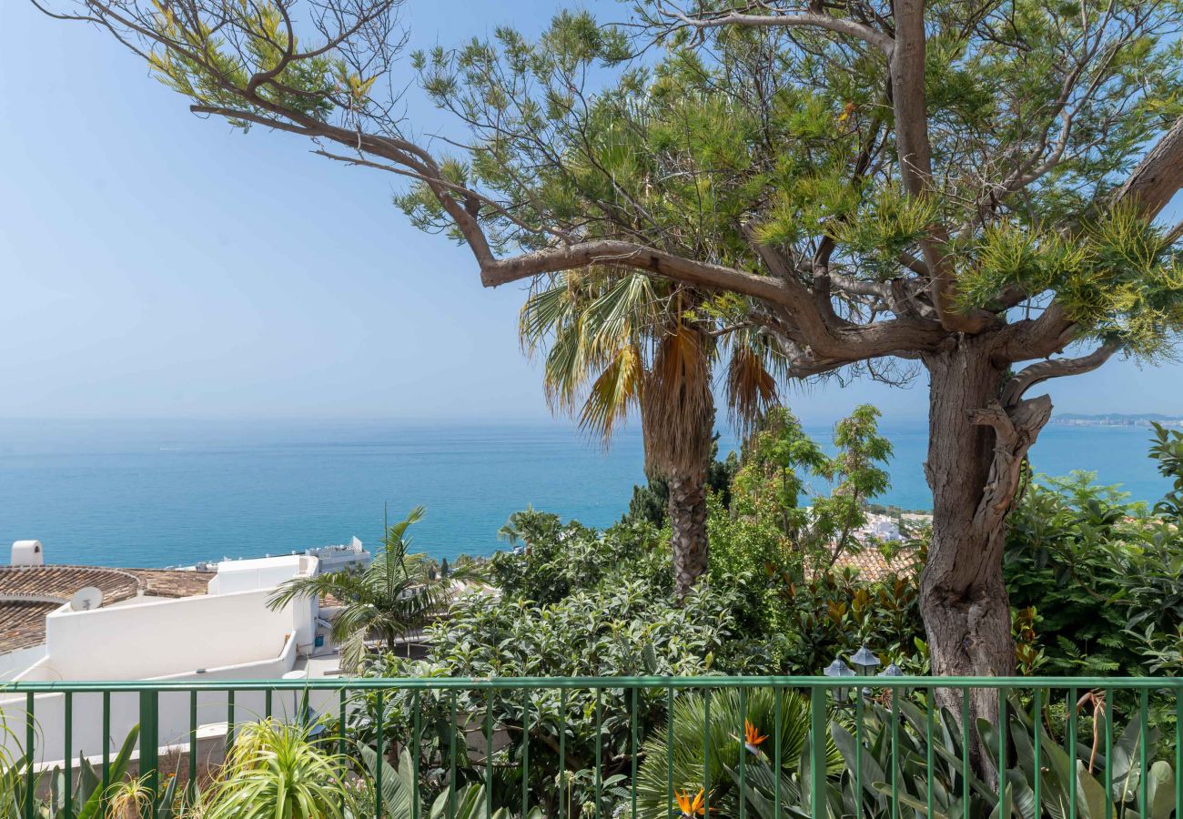 Villa in Benalmádena - Beautiful Villa with Magical Sea Views, Private Pool and Jacuzzi! Only 12min walk to the Beach, Restaurants & Shops