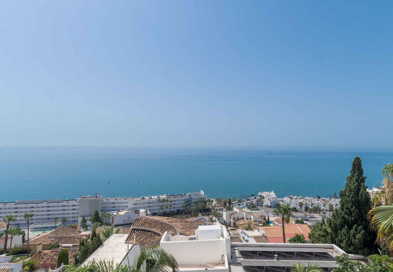 Villa in Benalmádena - Beautiful Villa with Magical Sea Views, Private Pool and Jacuzzi! Only 12min walk to the Beach, Restaurants & Shops