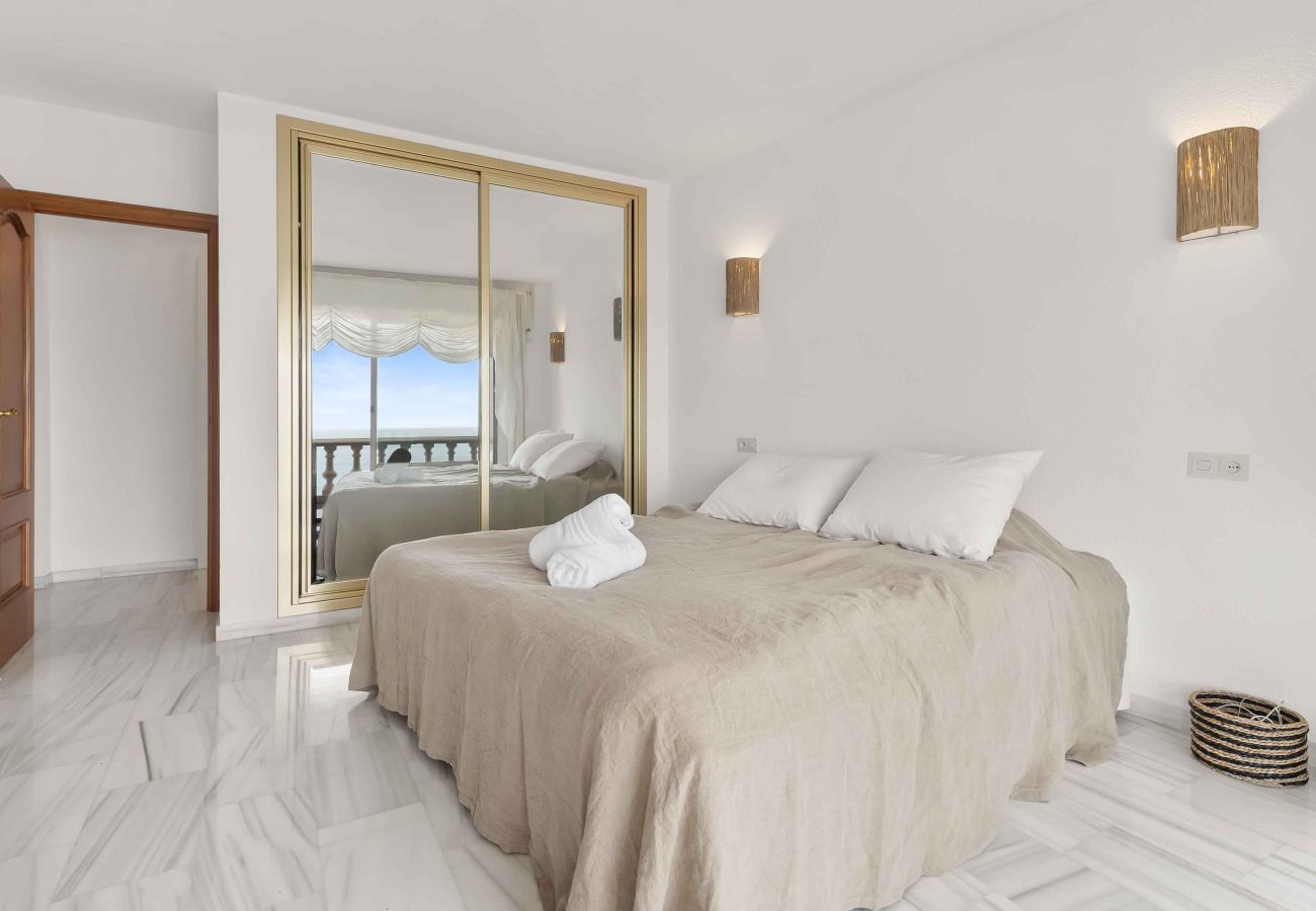 Villa in Benalmádena - Beautiful Villa with Magical Sea Views, Private Pool and Jacuzzi! Only 12min walk to the Beach, Restaurants & Shops