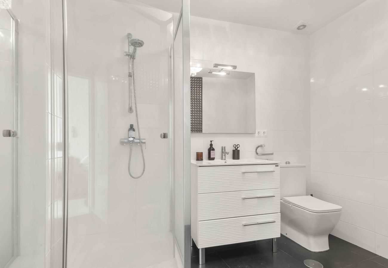 Villa in Benalmádena - Beautiful Villa with Magical Sea Views, Private Pool and Jacuzzi! Only 12min walk to the Beach, Restaurants & Shops