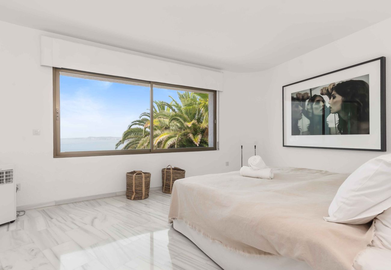 Villa in Benalmádena - Beautiful Villa with Magical Sea Views, Private Pool and Jacuzzi! Only 12min walk to the Beach, Restaurants & Shops
