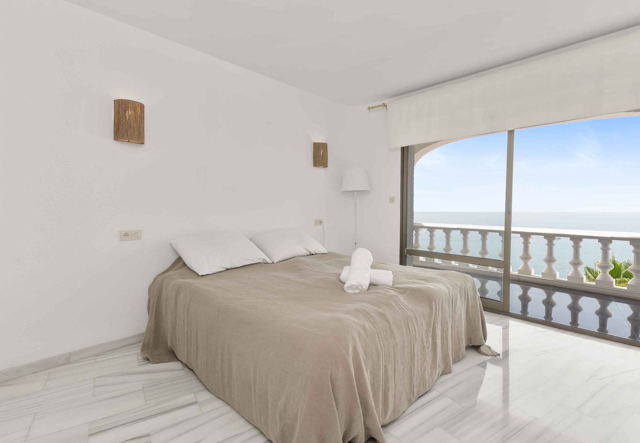 Villa in Benalmádena - Beautiful Villa with Magical Sea Views, Private Pool and Jacuzzi! Only 12min walk to the Beach, Restaurants & Shops