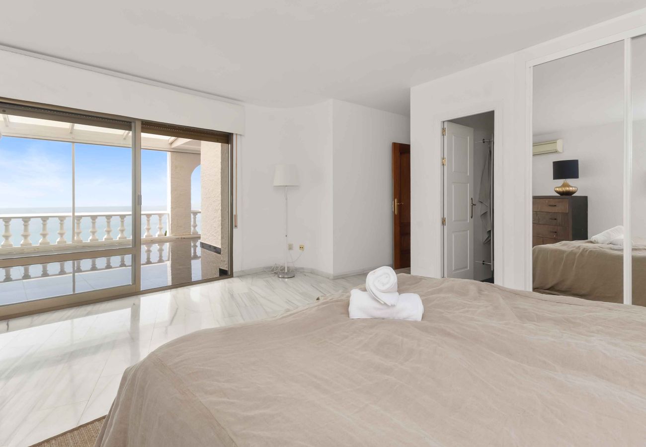 Villa in Benalmádena - Beautiful Villa with Magical Sea Views, Private Pool and Jacuzzi! Only 12min walk to the Beach, Restaurants & Shops