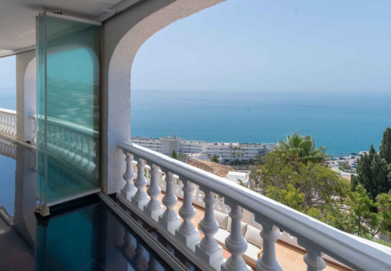 Villa in Benalmádena - Beautiful Villa with Magical Sea Views, Private Pool and Jacuzzi! Only 12min walk to the Beach, Restaurants & Shops