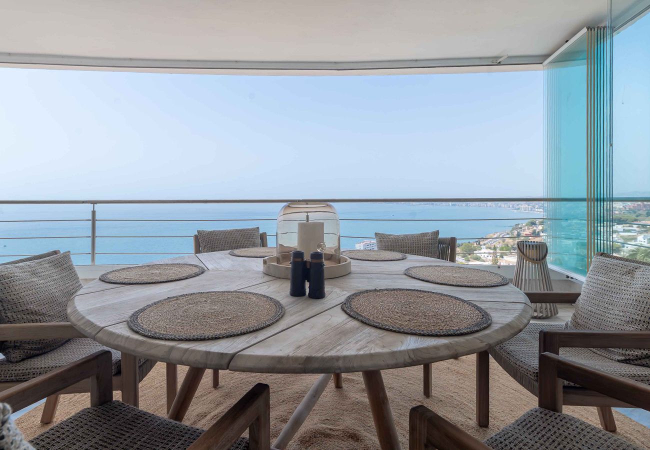 Villa in Benalmádena - Beautiful Villa with Magical Sea Views, Private Pool and Jacuzzi! Only 12min walk to the Beach, Restaurants & Shops