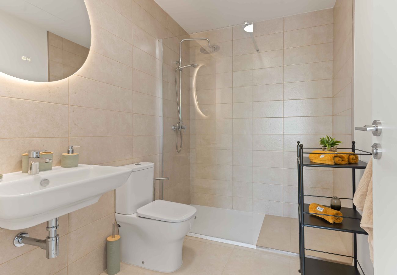 Apartment in Estepona - Modern New built Holiday home with Sea view, Pool, Gym and Kids Playground